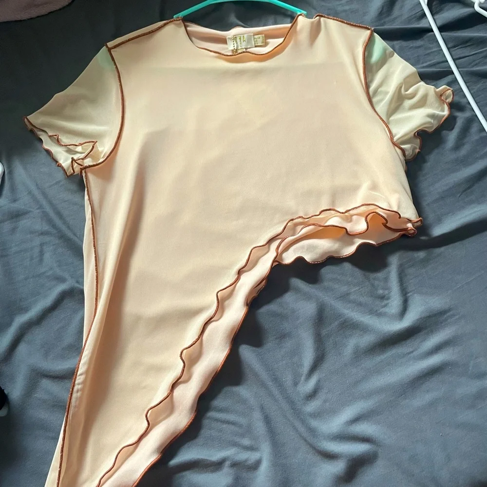 BEIGE RUFFLED TOP - Picture 1 of 3